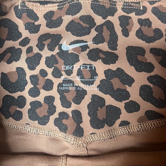 Nike One Dri-Fit Leopard Leggings Medium - Picture 5 of 7